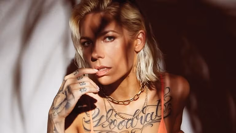 skylar grey va cau chuyen ban nhac day cay dang hinh 1