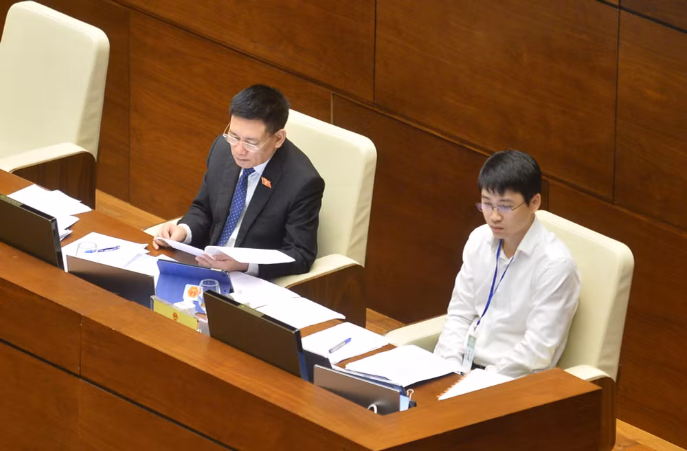 dung tri tue nhan tao de theo doi cong khai qua trinh len xuong dot ngot cua co phieu hinh 2