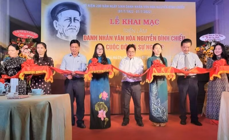 trien lam gan 100 tu lieu ve danh nhan van hoa nguyen dinh chieu hinh 2