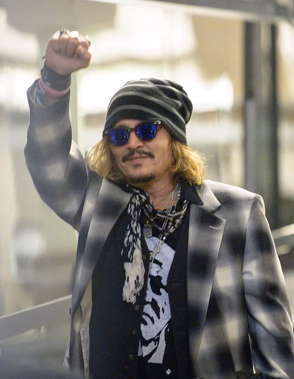 hau lum xum voi amber heard johnny depp hao hung tham gia tik tok hinh 4