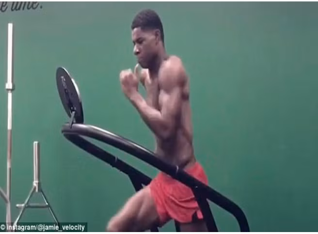 rashford vui dau o phong tap gym de cuu van su nghiep o man united hinh 2