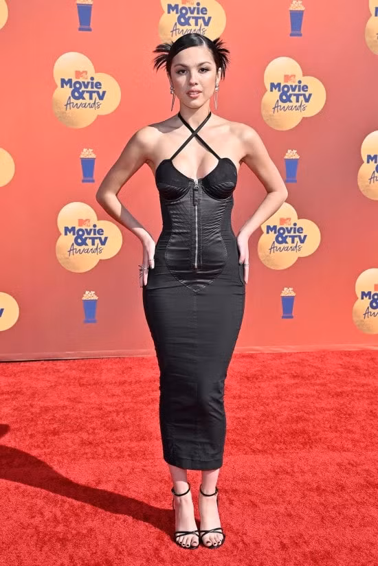 dan sao dinh dam tha dang tren tham do mtv movie tv awards 2022 hinh 2