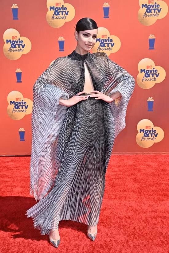 dan sao dinh dam tha dang tren tham do mtv movie tv awards 2022 hinh 8