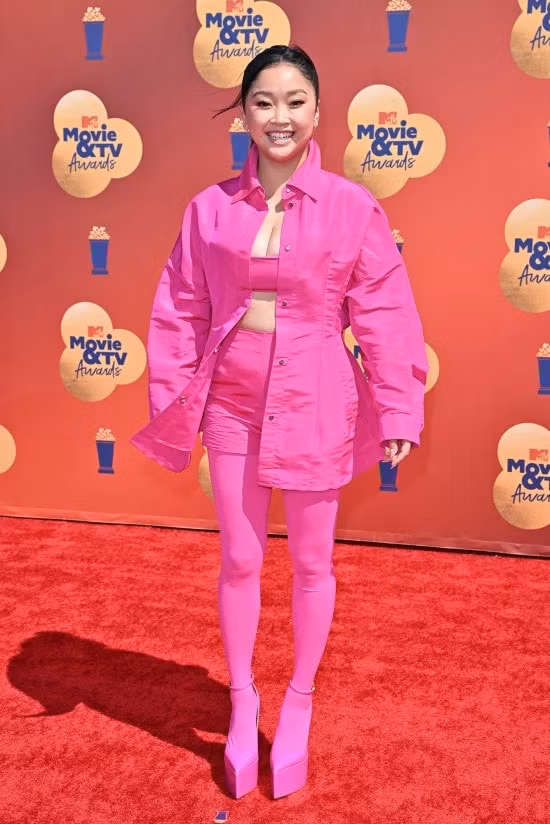 dan sao dinh dam tha dang tren tham do mtv movie tv awards 2022 hinh 4