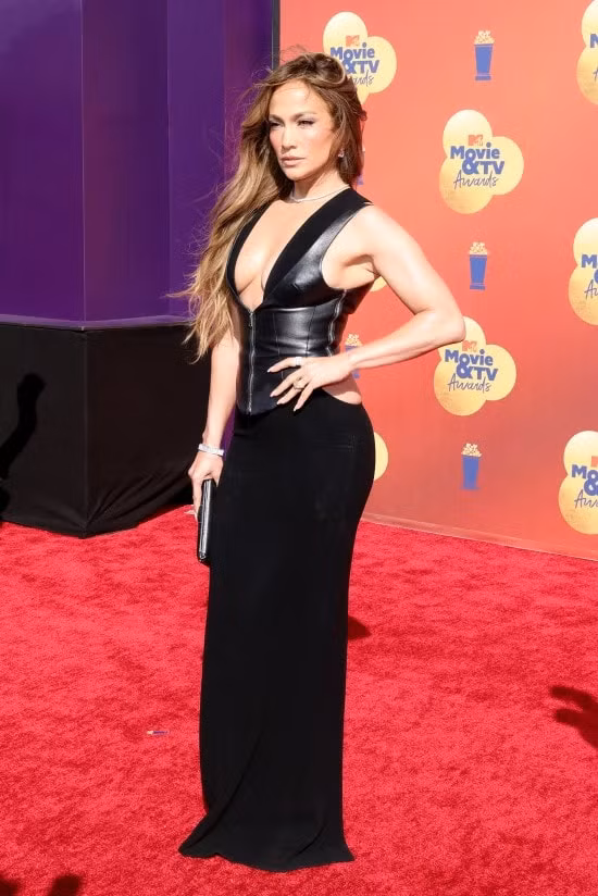 dan sao dinh dam tha dang tren tham do mtv movie tv awards 2022 hinh 1