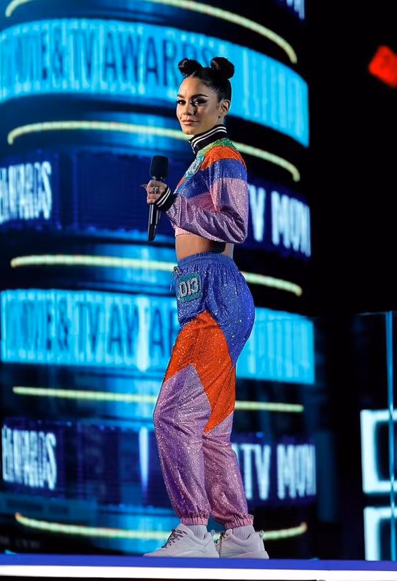 vanessa hudgens cuc sexy tren san khau mtv movie tv awards 2022 hinh 4