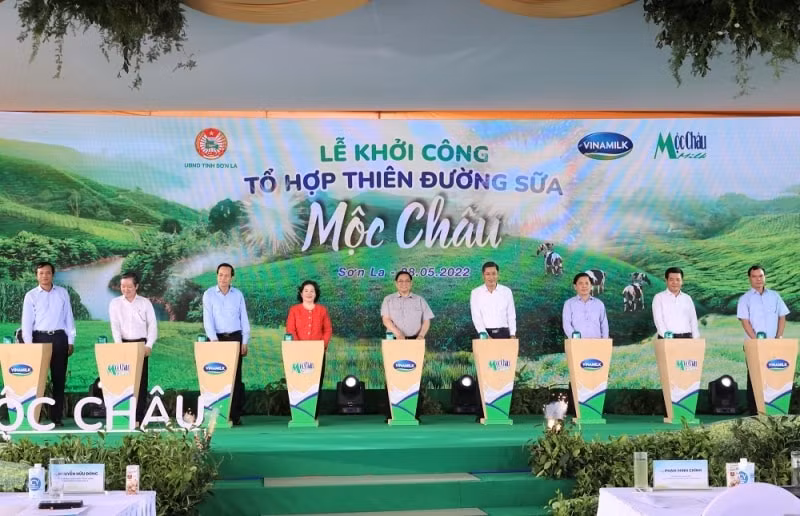 moc chau milk va vinamilk chinh thuc ra mat va khoi cong du an to hop thien duong sua moc chau hinh 1