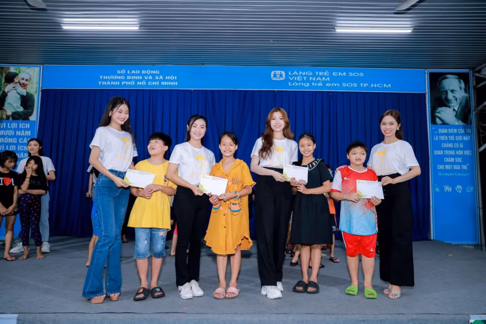 thi sinh hoa hau moi truong viet nam soi noi tham gia hoat dong thien nguyen hinh 2