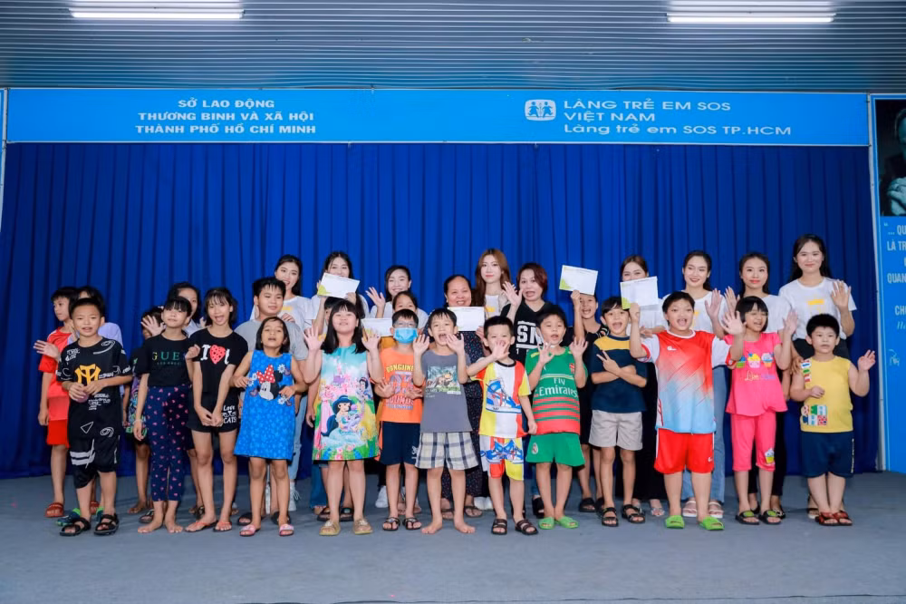 thi sinh hoa hau moi truong viet nam soi noi tham gia hoat dong thien nguyen hinh 4