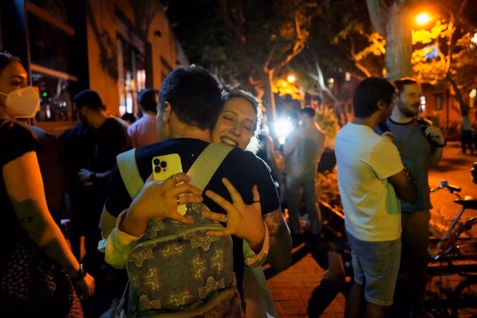 thuong hai mo cua tro lai sau 2 thang phong toa hinh 3