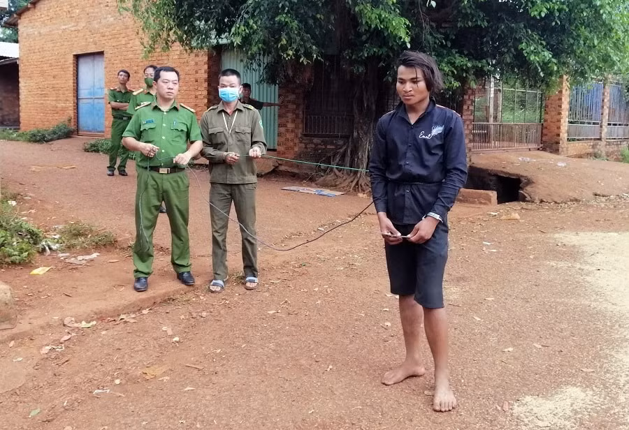 tam giu hinh su doi tuong giet nguoi vi hoi xin dieu thuoc la hinh 1