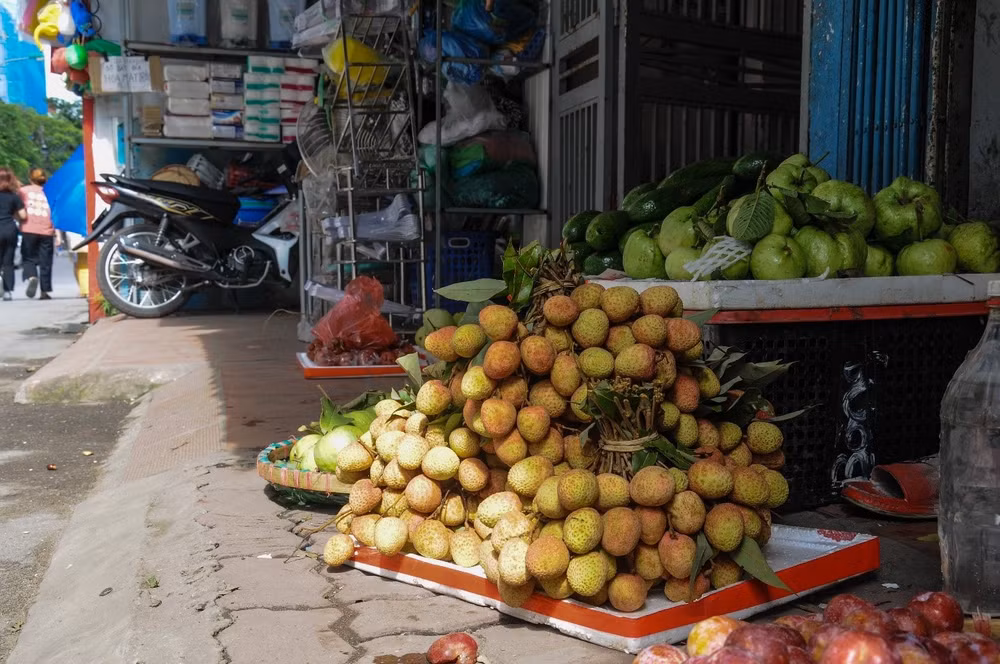 vai thieu thanh ha do bo vao cac cho dan sinh ha noi hinh 2