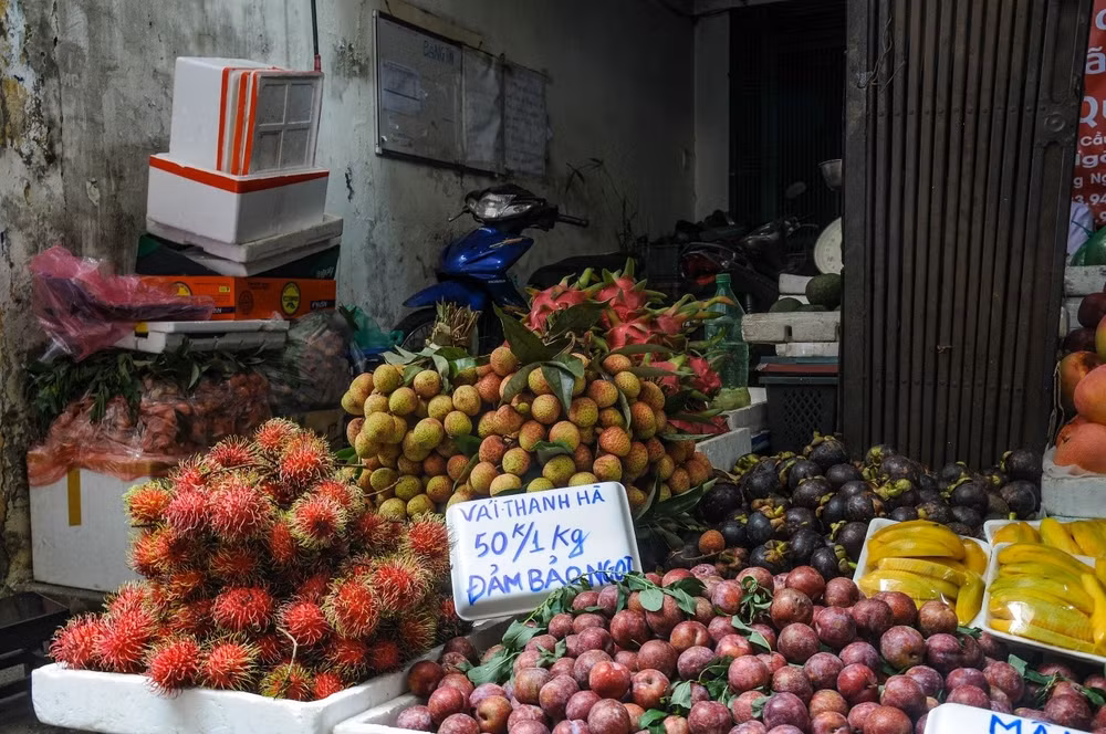 vai thieu thanh ha do bo vao cac cho dan sinh ha noi hinh 1