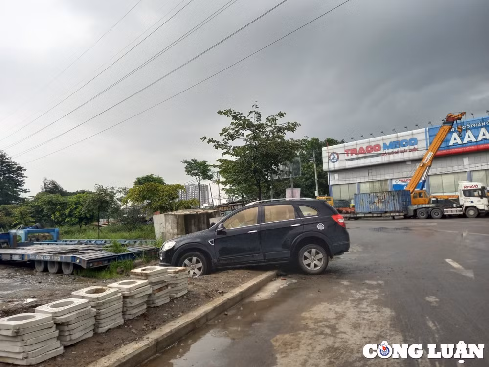 tp hcm bi chan duoi da cau rach chiec nguoi dan kho so leo le hinh 12