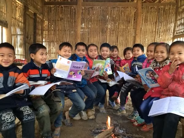sach giao khoa tang phi ma co nen ap dung chinh sach tro gia hinh 1