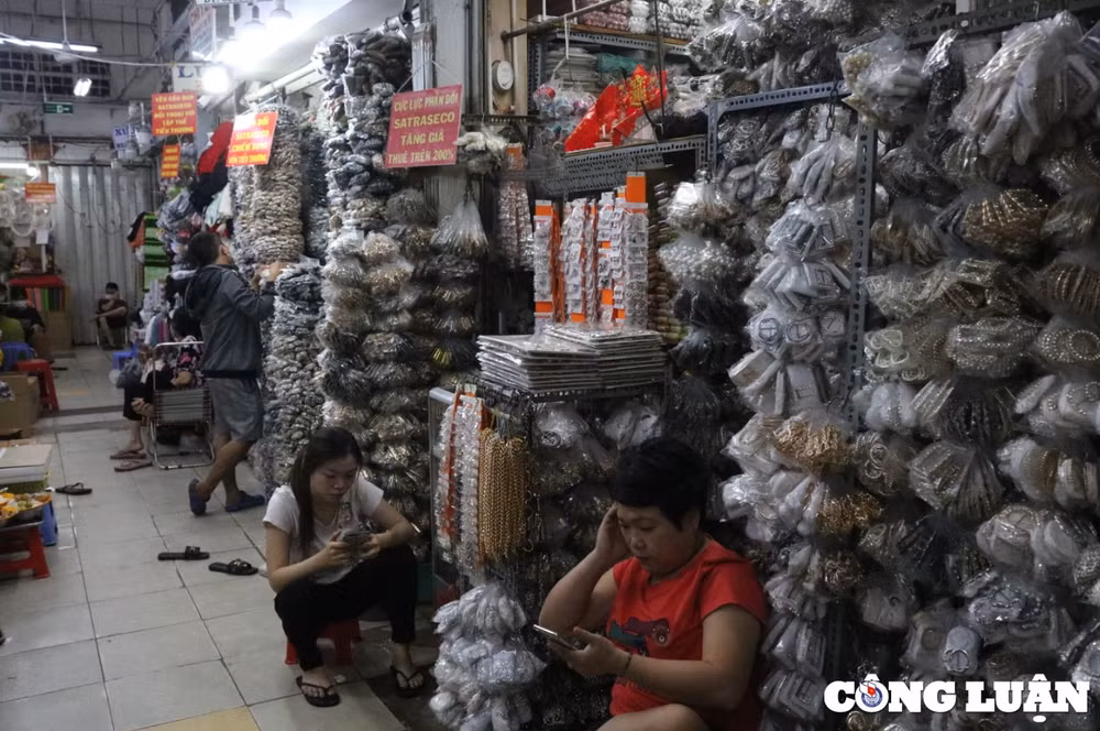 gia thue sap tang 50 130 tieu thuong cho dai quang minh dong loat treo bien phan doi hinh 4
