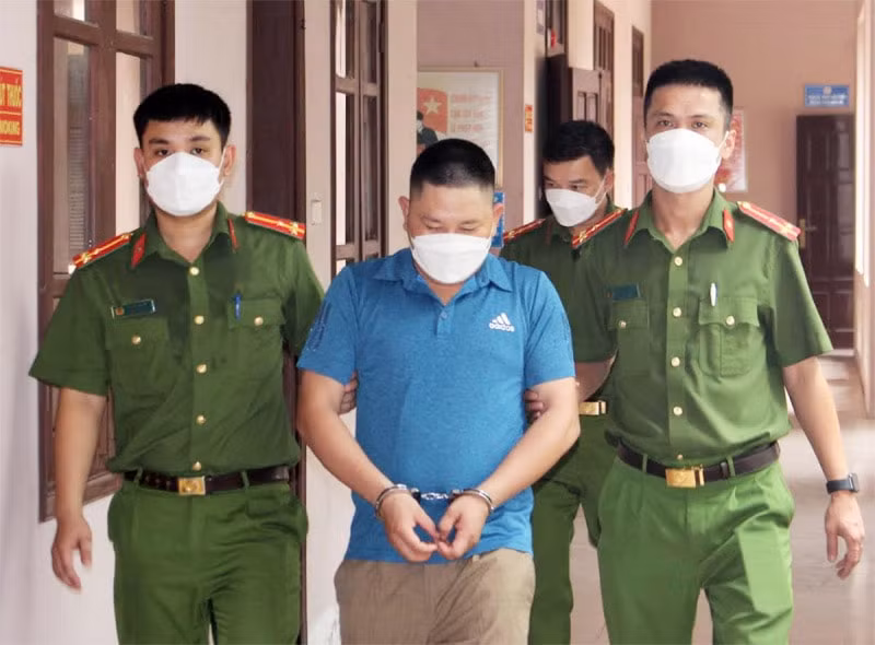 bat giu can bo loi dung du an xoa doi giam ngheo de thu 235 trieu dong cua dan hinh 1