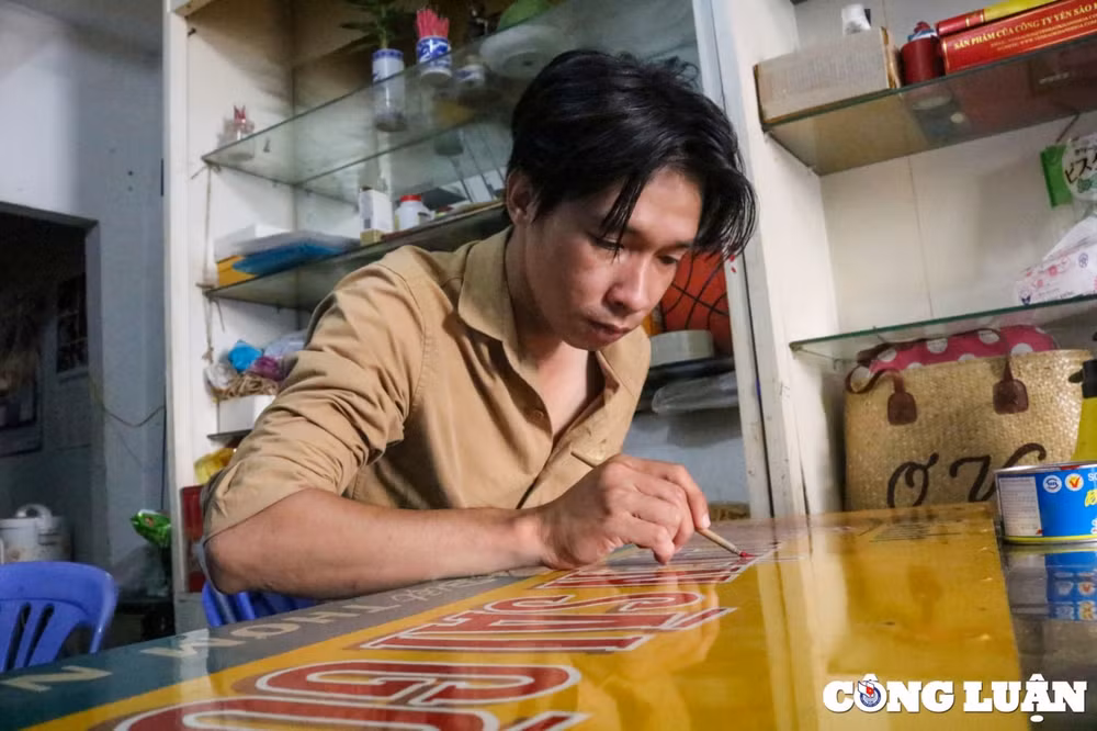 luu giu hoi uc sai gon xua qua bang hieu ve tay cua chang trai 8x hinh 4