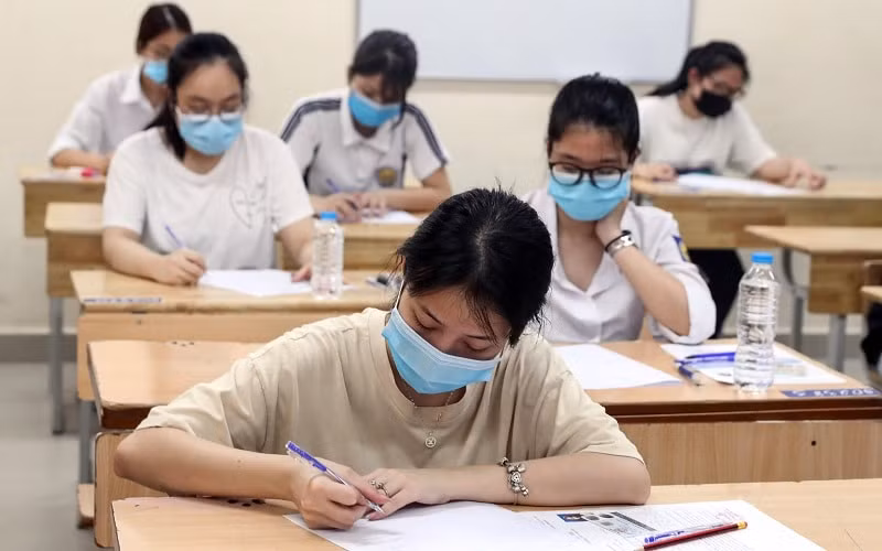tiep tuc lang nghe y kien cu tri dai bieu quoc hoi lien quan den chuong trinh giao duc mon lich su hinh 1