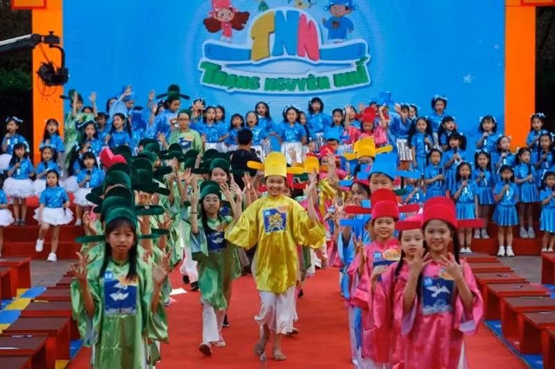 50 trang nguyen nhi dua tai tai van mieu quoc tu giam hinh 1