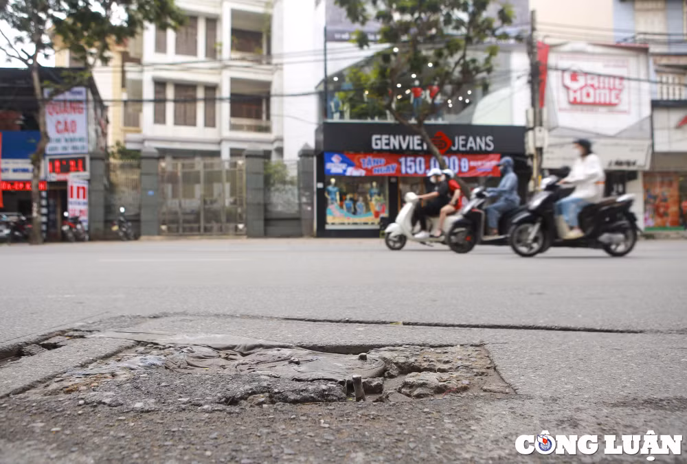 hinh anh mat duong nhu ao va phia duoi duong sat do thi nhon ga ha noi hinh 7