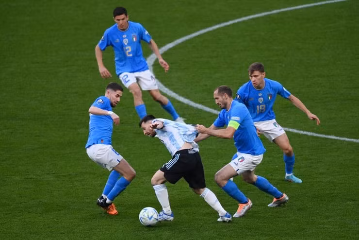 messi tro tai kien tao argentina doat sieu cup lien luc dia hinh 1