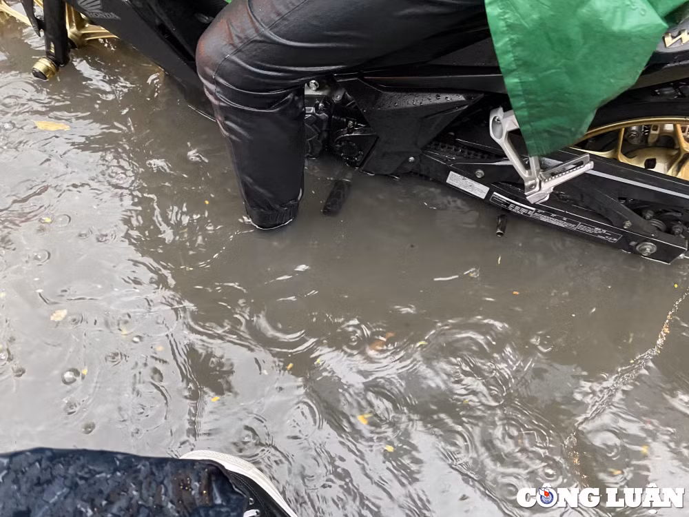 mua lon nhieu gio duong sa trung tam tp hcm ngap nang nuoc chay xiet hinh 5
