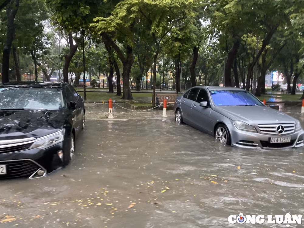 mua lon nhieu gio duong sa trung tam tp hcm ngap nang nuoc chay xiet hinh 9