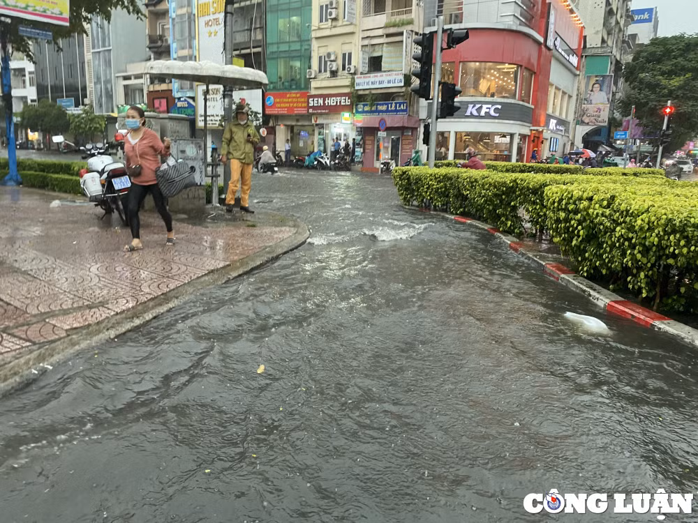 mua lon nhieu gio duong sa trung tam tp hcm ngap nang nuoc chay xiet hinh 11