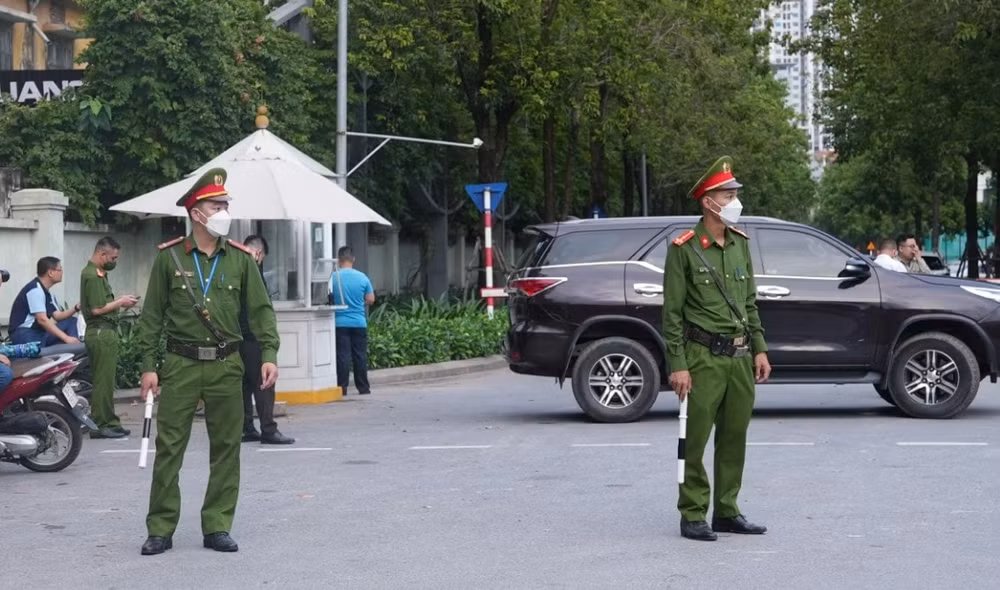 kham xet nha ong nguyen thanh long chu ngoc anh va pham cong tac hinh 3
