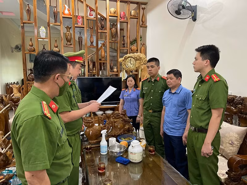 truong khoa benh vien da khoa tinh son la bi bat lien quan den viet a hinh 1