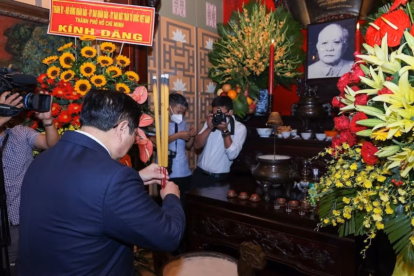 thu tuong pham minh chinh dang huong tuong nho chu tich ho chi minh hinh 3