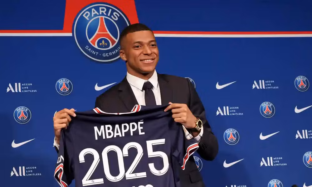 tong thong phap khuyen mbappe o lai psg hinh 1