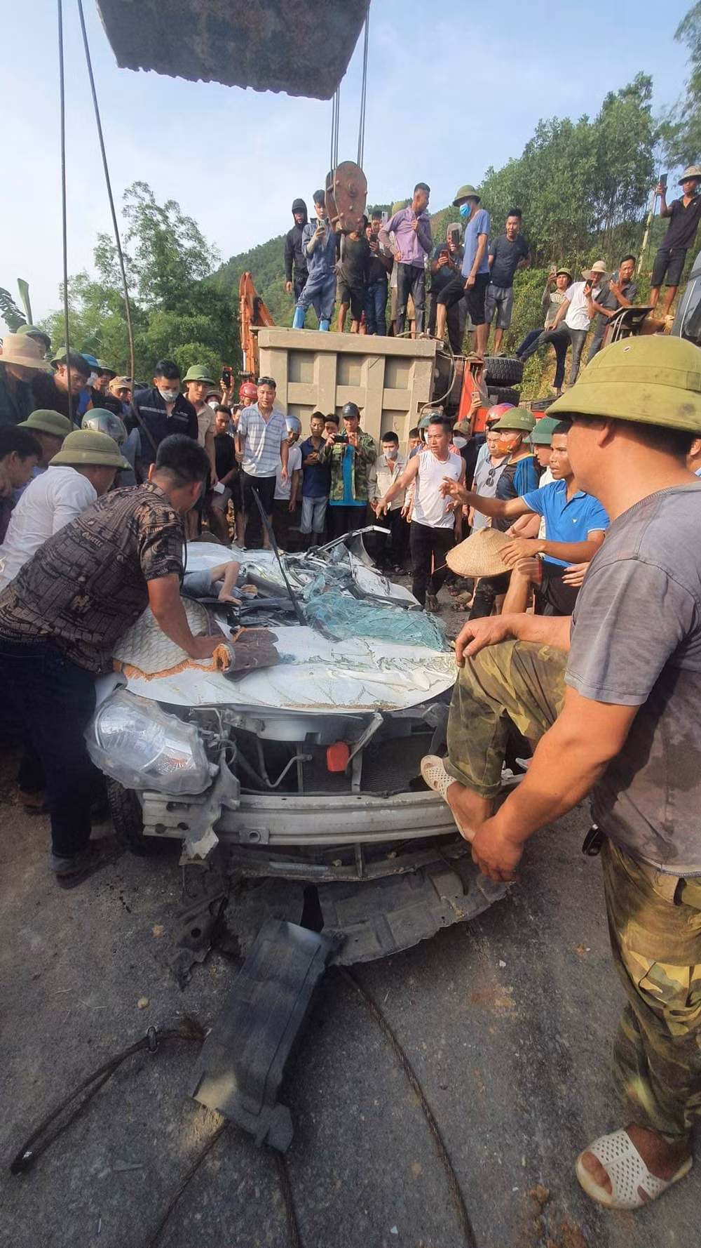 danh tinh lai xe tai gay tai nan lam 3 nguoi tu vong tai hoa binh hinh 2