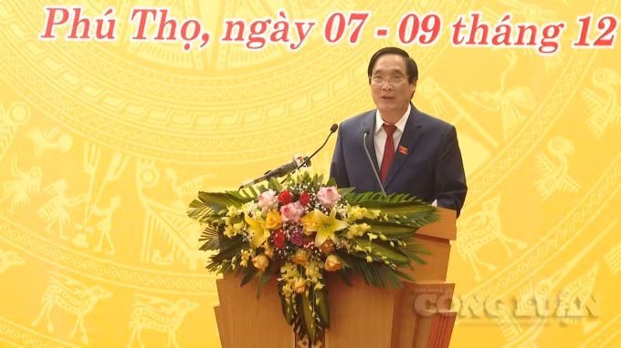 Bí thư tỉnh ủy, Trưởng đoàn ĐBQH, Chủ tịch Hội đồng nhân dân tỉnh Phú Thọ Bùi Minh Châu phát biểu.