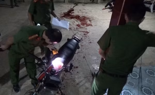 Chiếc xe máy Hải để lại hiện trường nhà ông T. sau khi gây án. Ảnh: TNO