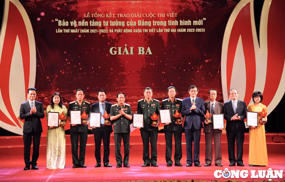 cung co niem tin cua toan dang toan dan toan quan ta vao nhung gia tri nen tang tu tuong cua dang hinh 4