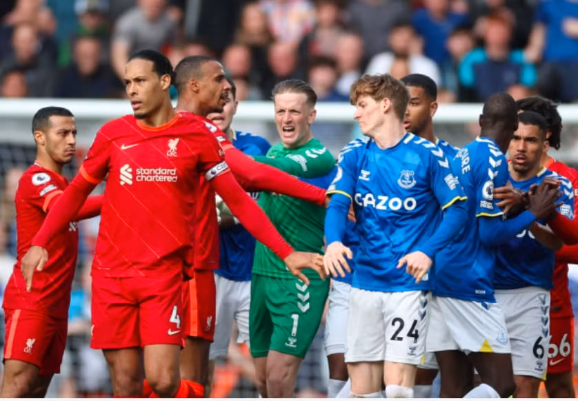 thang 2 0 everton liverpool tiep tuc dua vo dich ngoai hang anh hinh 3