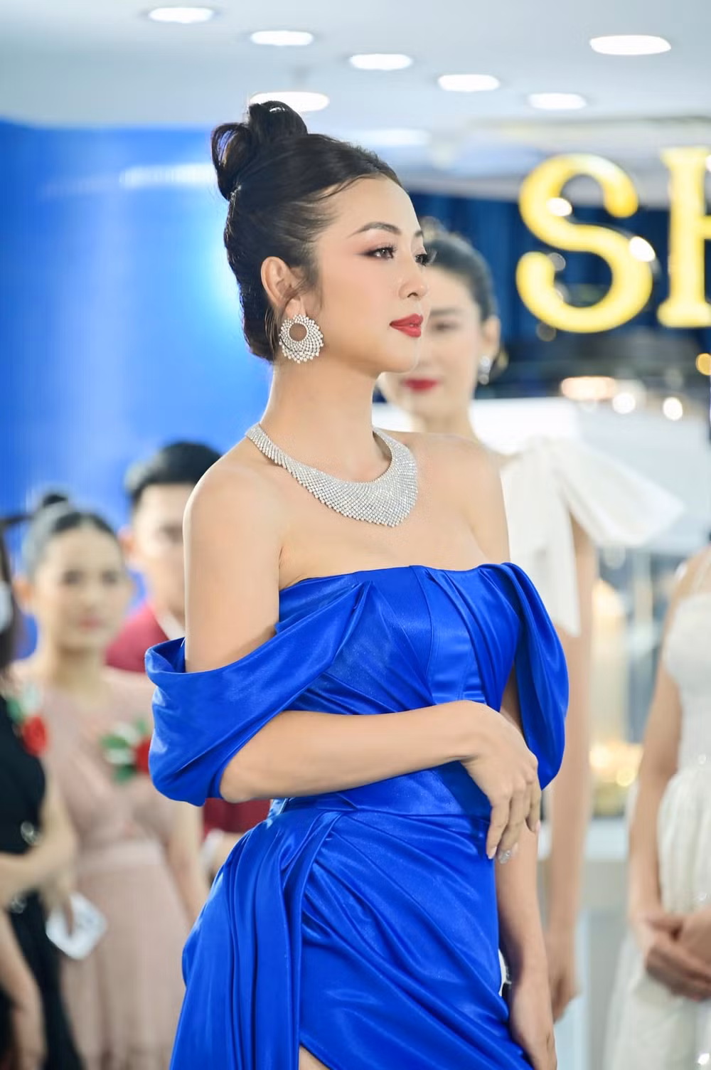 hoa hau jennifer pham dep rang ngoi o tuoi 37 hinh 11
