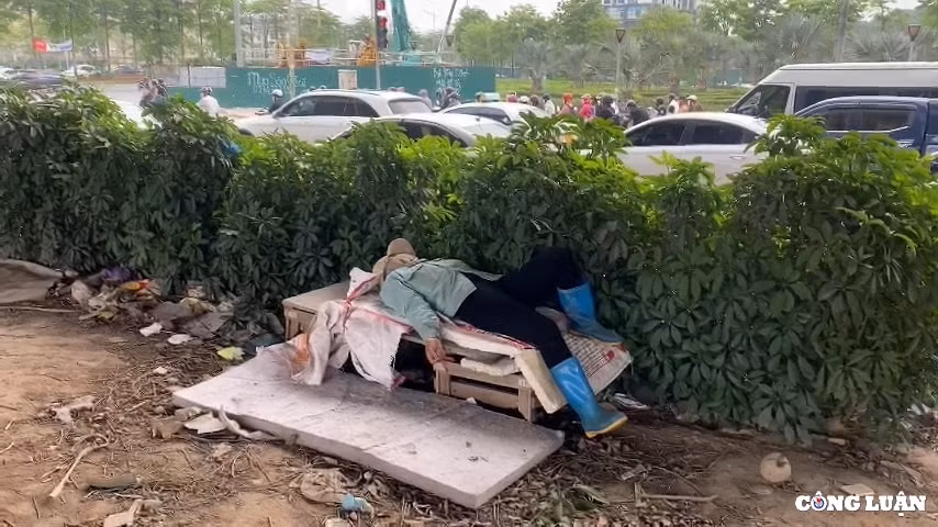 dai phan cach duong vanh dai 3 ha noi bi bien thanh bai do rac hinh 11