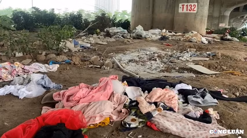 dai phan cach duong vanh dai 3 ha noi bi bien thanh bai do rac hinh 5