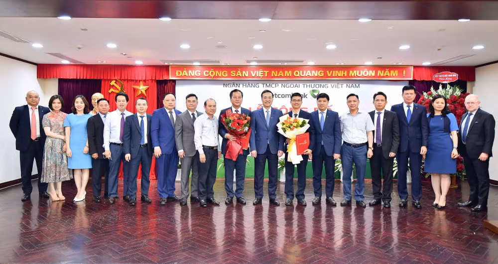 vietcombank cong bo quyet dinh nhan su lanh dao cap cao tai tru so chinh hinh 2