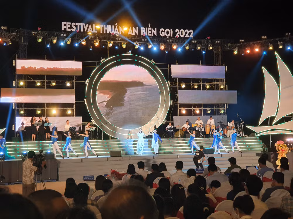 thua thien hue khai mac festival thuan an bien goi 2022 hinh 1