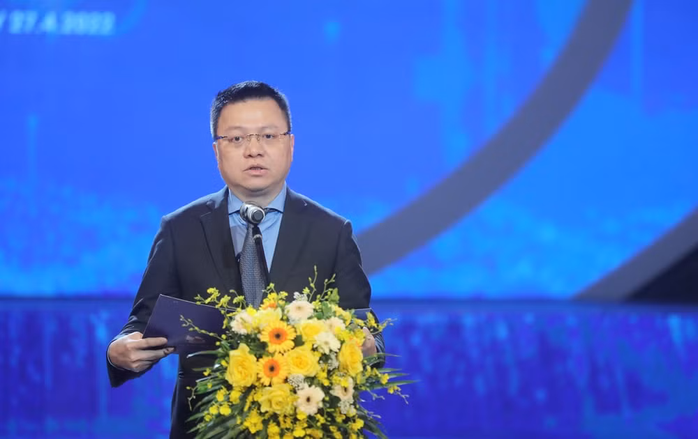 hao khi viet nam ton vinh bieu tuong sang ngoi cua chu nghia anh hung cach mang hinh 1