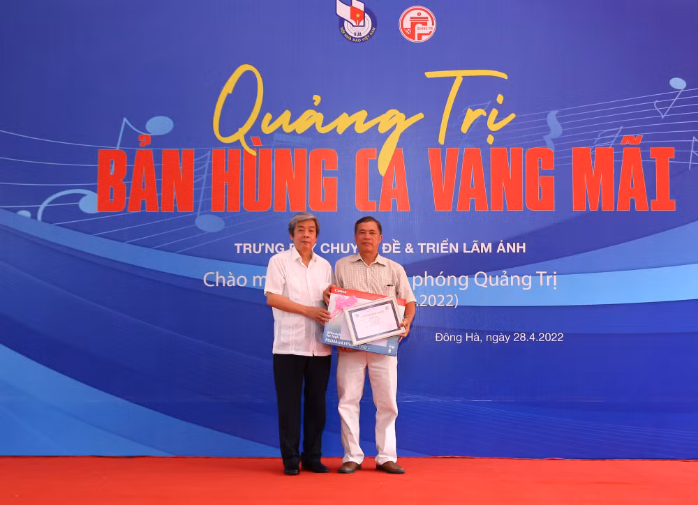 khoi day niem tu hao khat vong hoa binh hoi sinh va phat trien hinh 8
