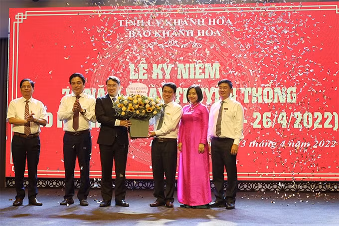 bao khanh hoa doi moi noi dung hinh thuc trinh bay bat kip xu the cua bao chi hien dai hinh 1