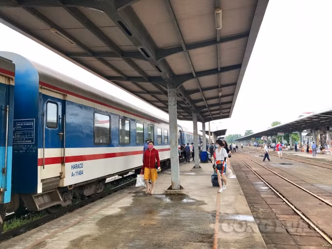 duong sat mo ban ve tau phuc vu cao diem du lich he 2022 hinh 1