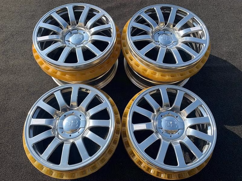 bo la zang thao xe bugatti veyron co gia dat ngang voi mot chiec xe the thao hinh 2