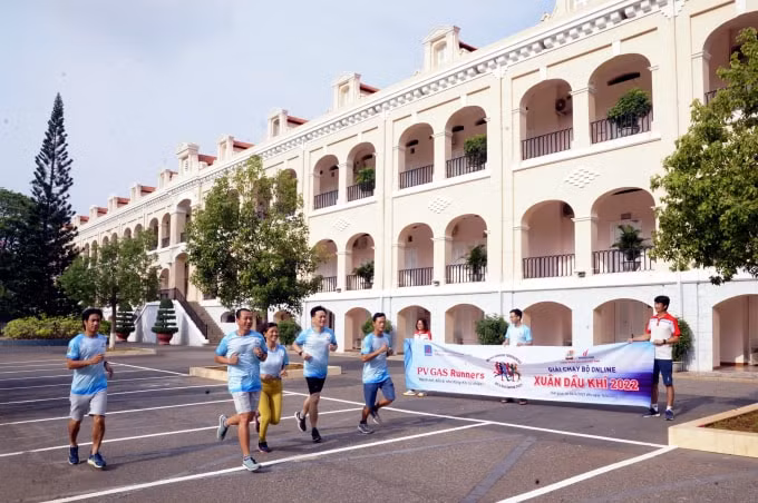 doi tuyen pv gas no luc tien buoc tai giai chay bo online xuan dau khi 2022 hinh 1
