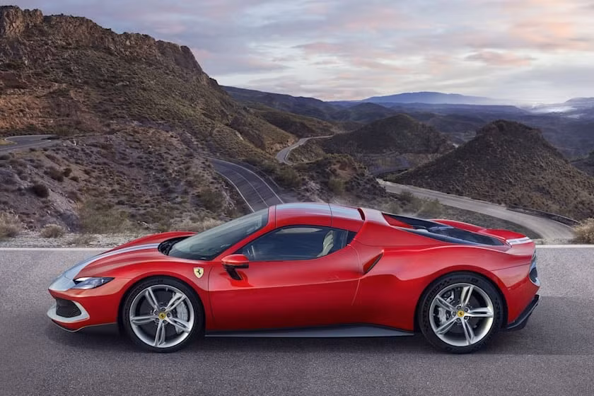 ngam sieu xe mui tran ferrari 296 gts so huu suc manh 819 ma luc hinh 3